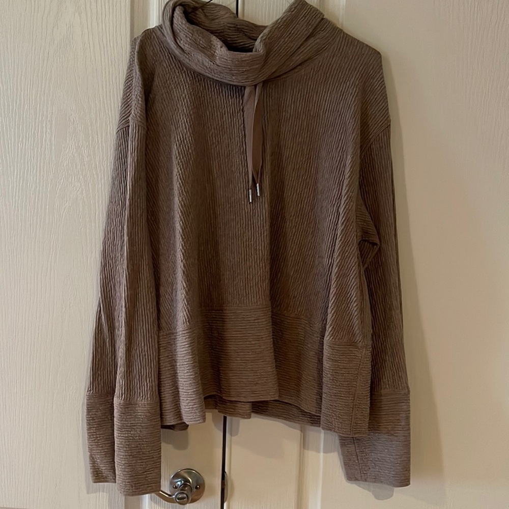 EUC lululemon sweatshirt